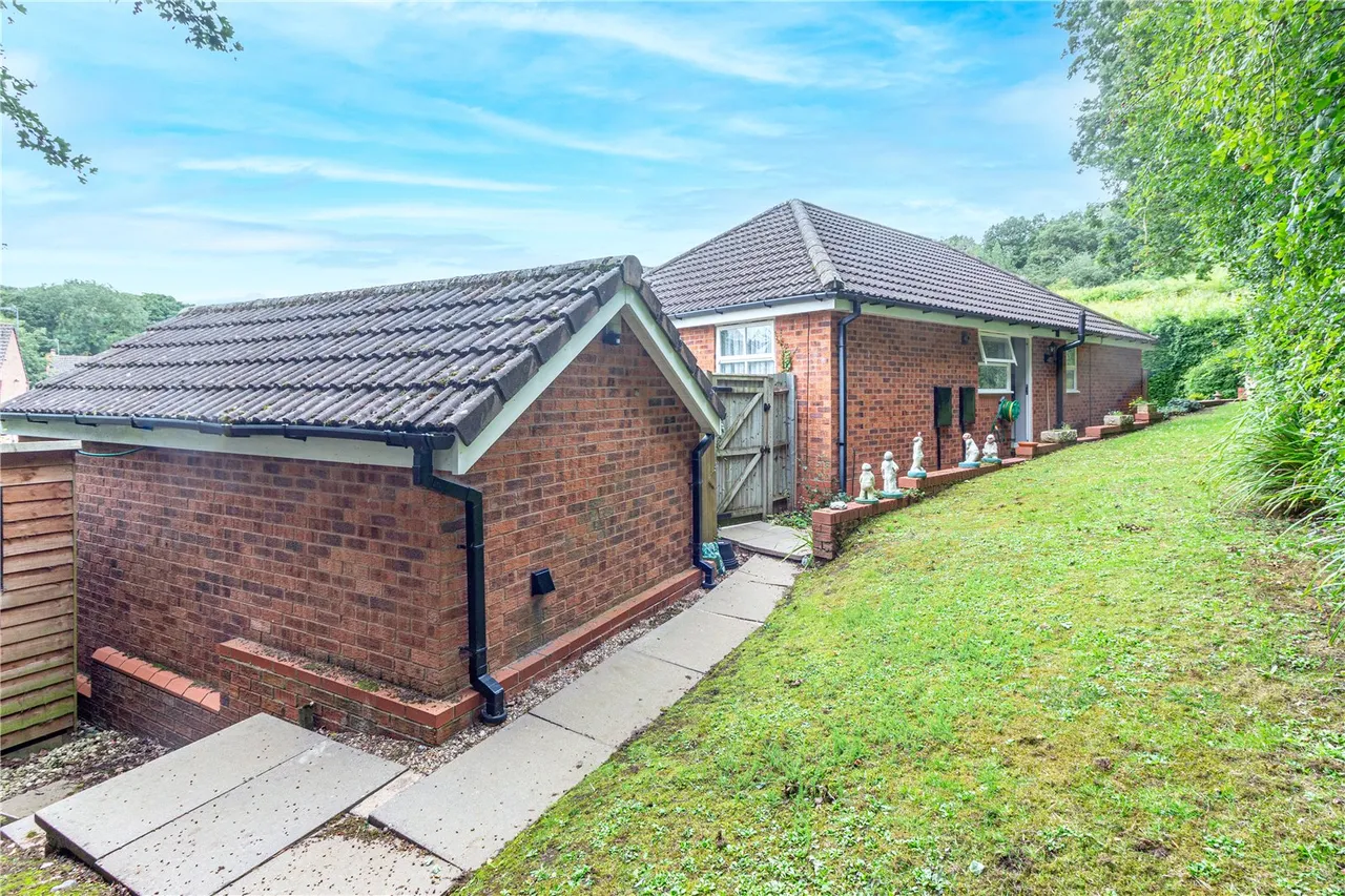 Fernwood Close, Redditch, Worcestershire, B98 7TN, photo 16