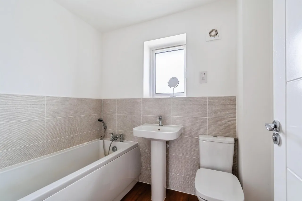 Wiltshire Drive, Patterdown, SN15, photo 10