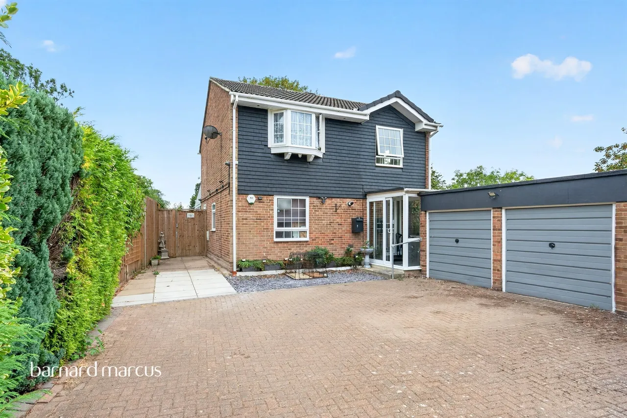 4 bed house for sale, Royal Drive, Epsom, KT18
