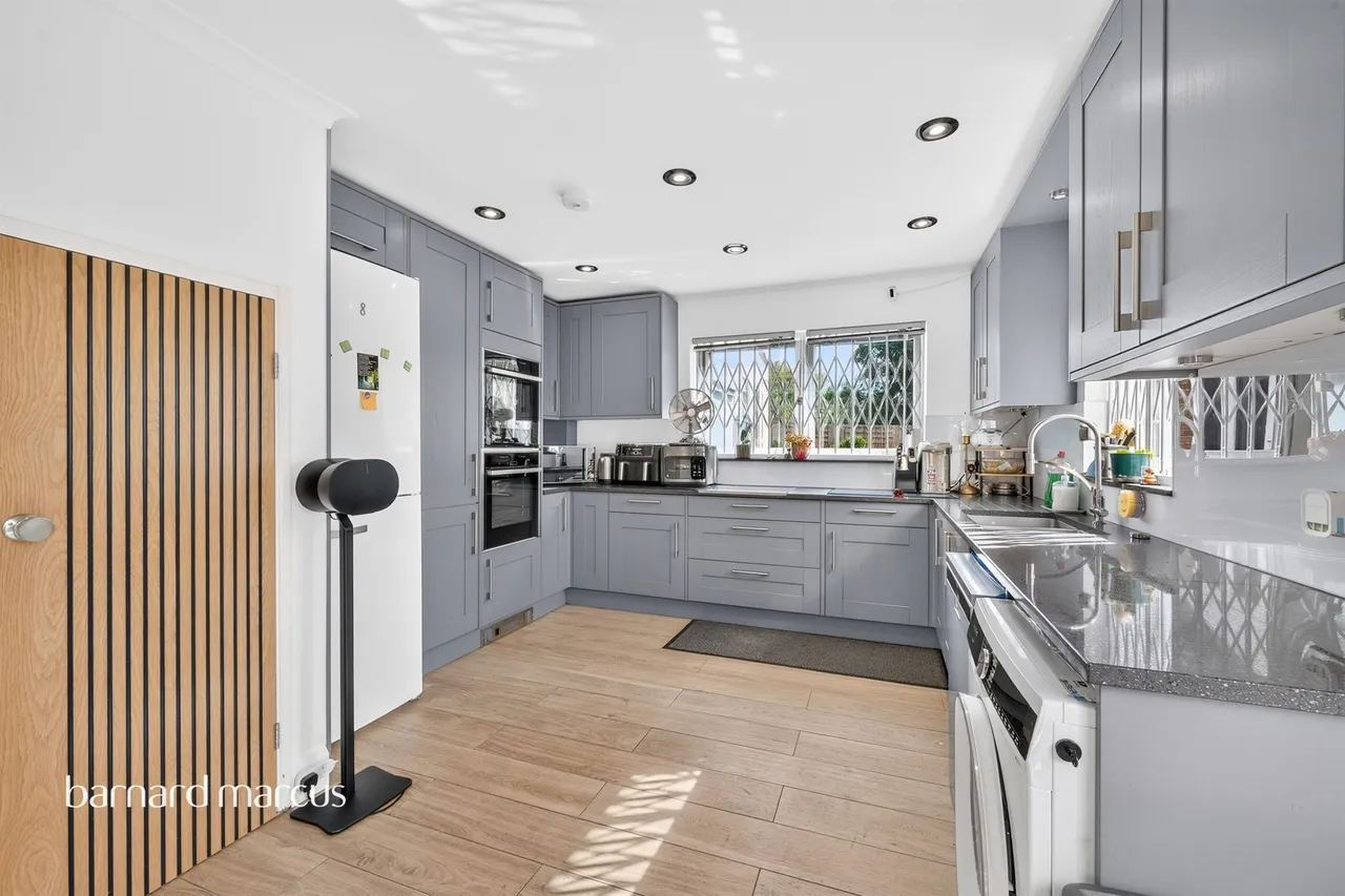 Royal Drive, Epsom, KT18, photo 5