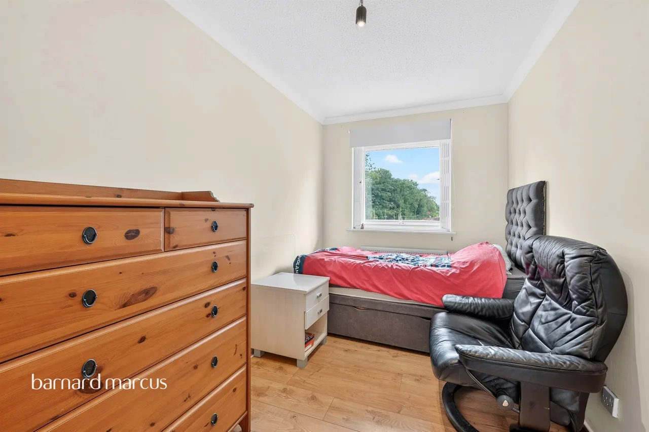 Royal Drive, Epsom, KT18, photo 9