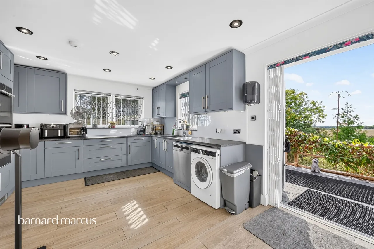 Royal Drive, Epsom, KT18, photo 3