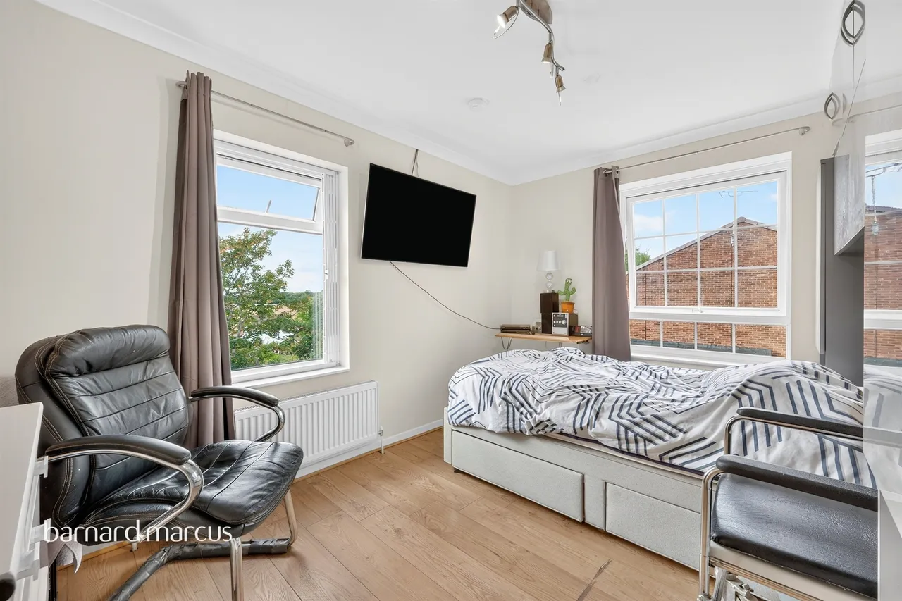 Royal Drive, Epsom, KT18, photo 8