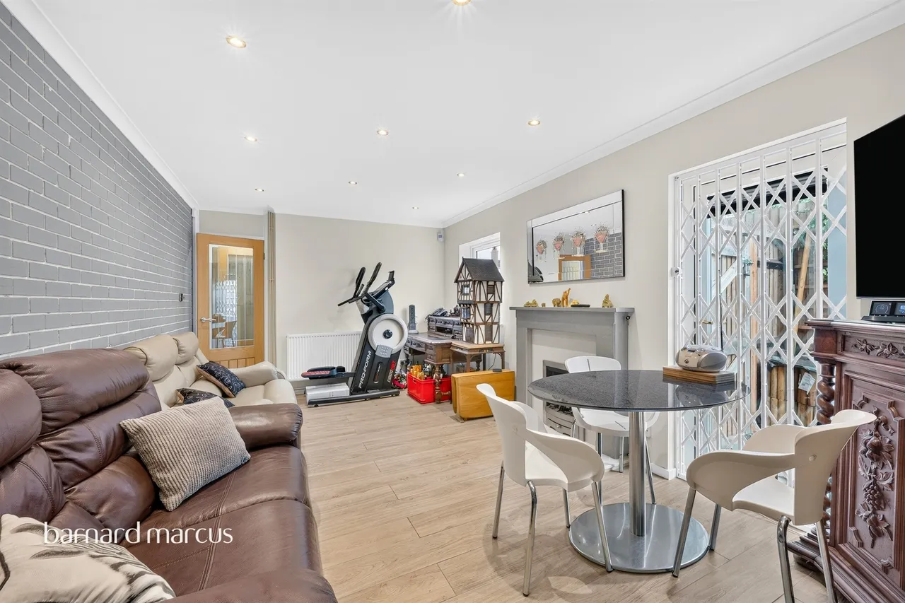Royal Drive, Epsom, KT18, photo 13