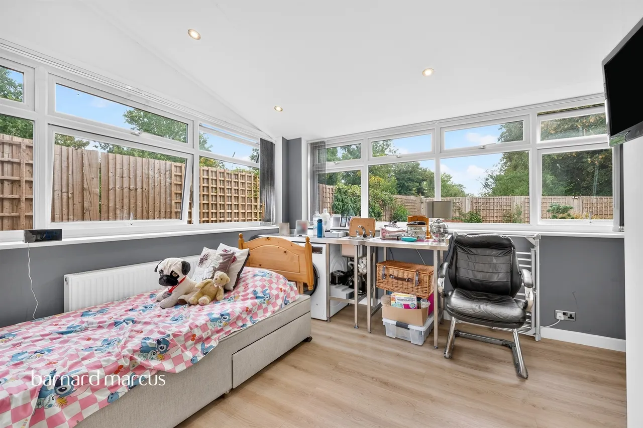 Royal Drive, Epsom, KT18, photo 7