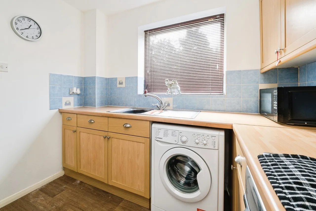 Trotwood, Chigwell, Essex, IG7, photo 4