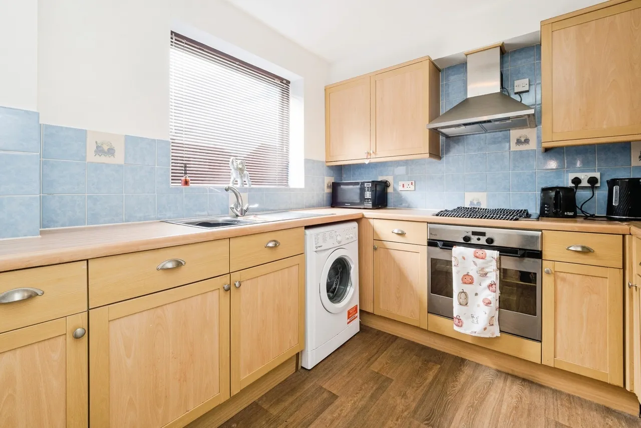 Trotwood, Chigwell, Essex, IG7, photo 2
