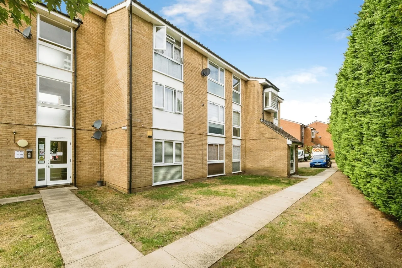 Trotwood, Chigwell, Essex, IG7, photo 9