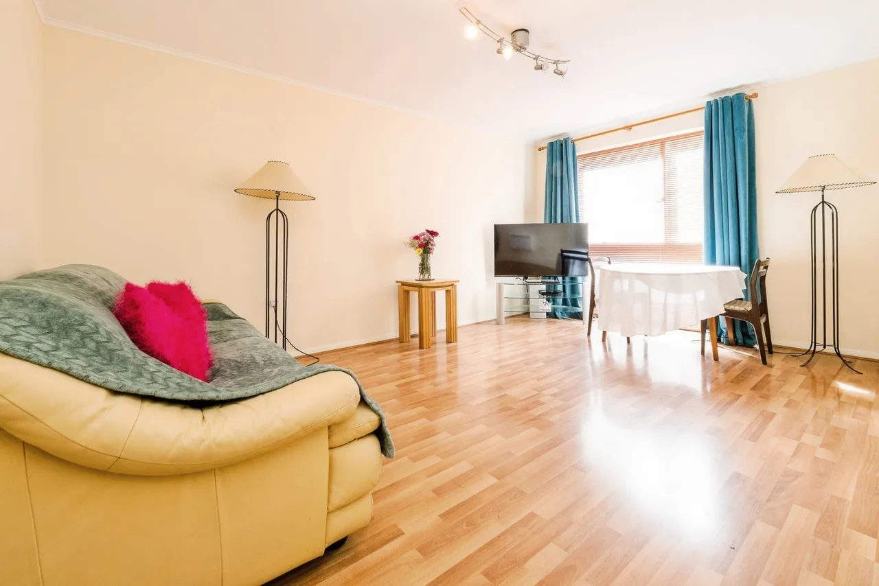 Trotwood, Chigwell, Essex, IG7, photo 3