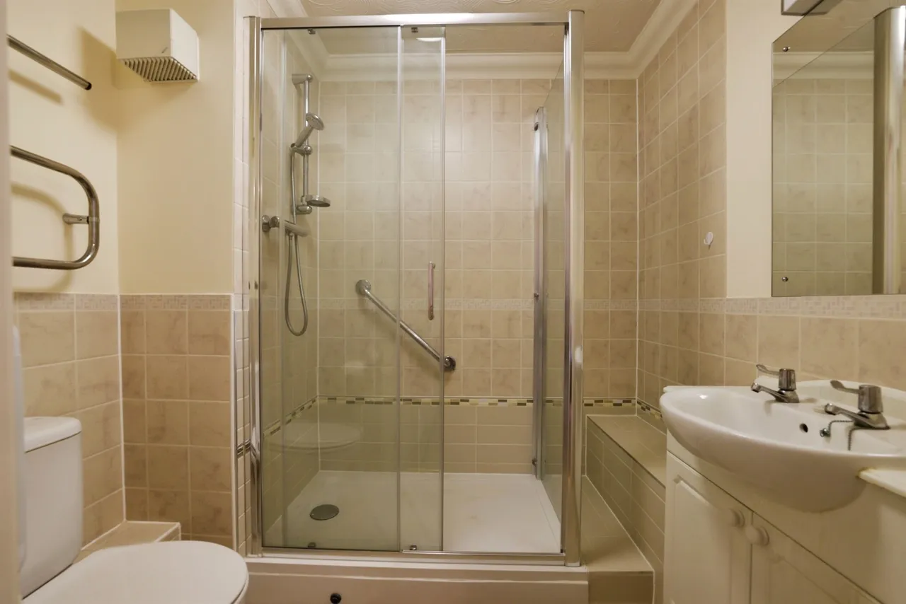 Gladstone Road, Chippenham, photo 9
