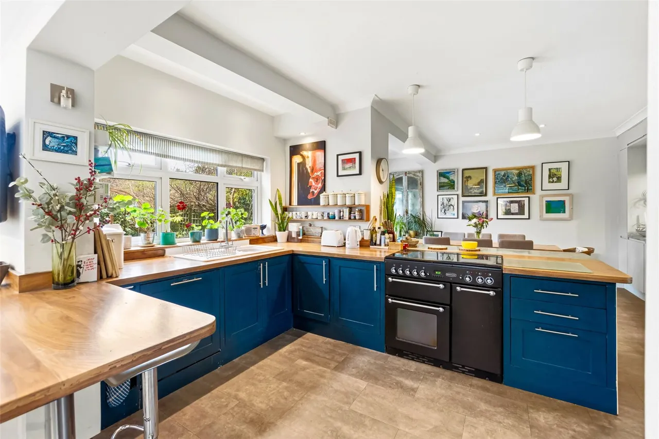 Chestnut Avenue, Hampton, TW12 2NY, photo 5
