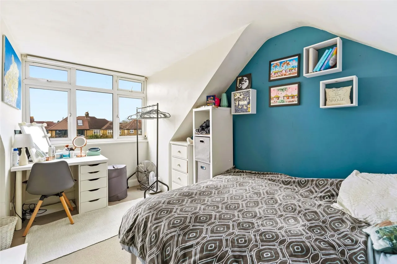 Chestnut Avenue, Hampton, TW12 2NY, photo 13