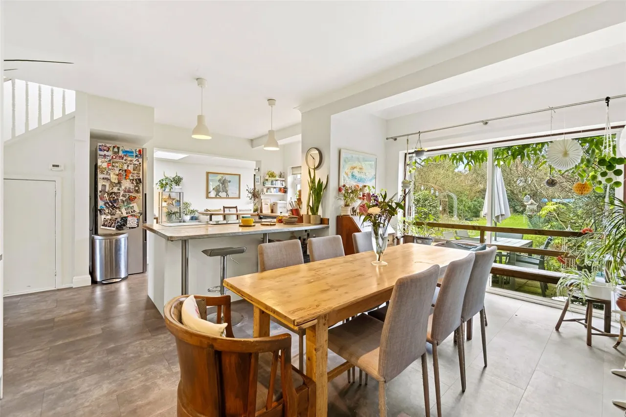 Chestnut Avenue, Hampton, TW12 2NY, photo 7