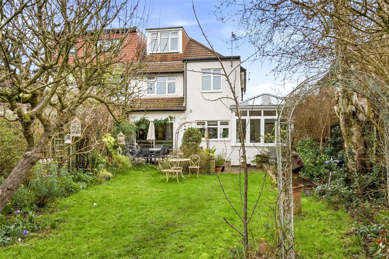 Chestnut Avenue, Hampton, TW12 2NY, photo 14