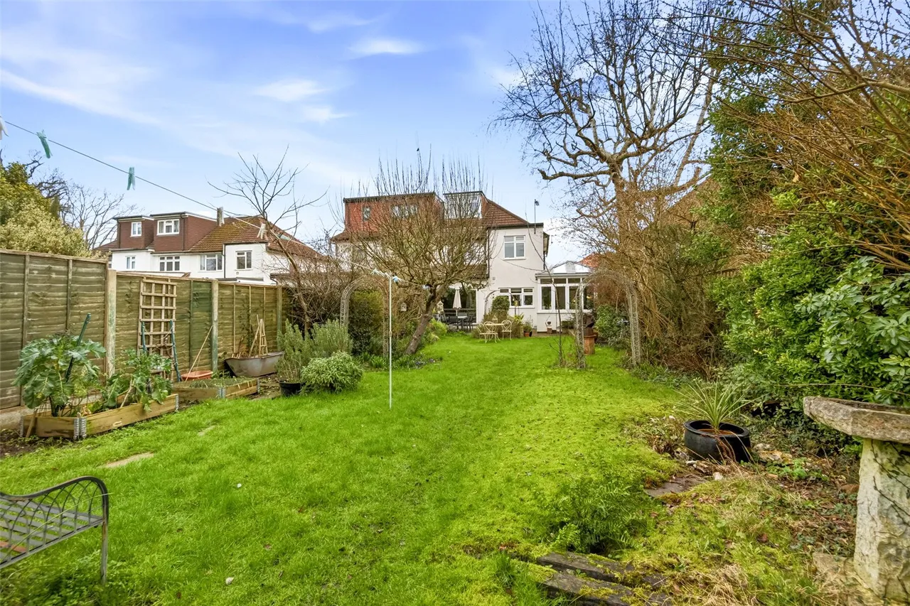 Chestnut Avenue, Hampton, TW12 2NY, photo 15