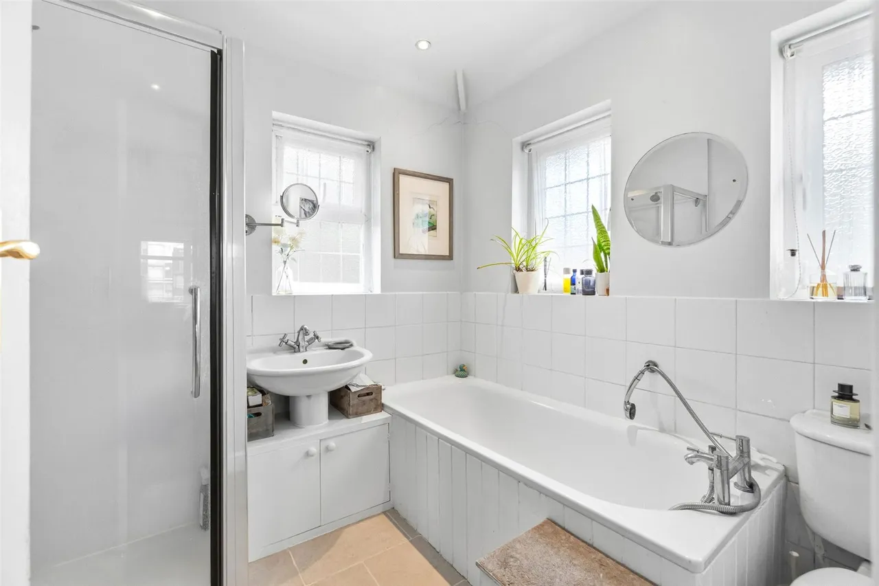 Chestnut Avenue, Hampton, TW12 2NY, photo 10