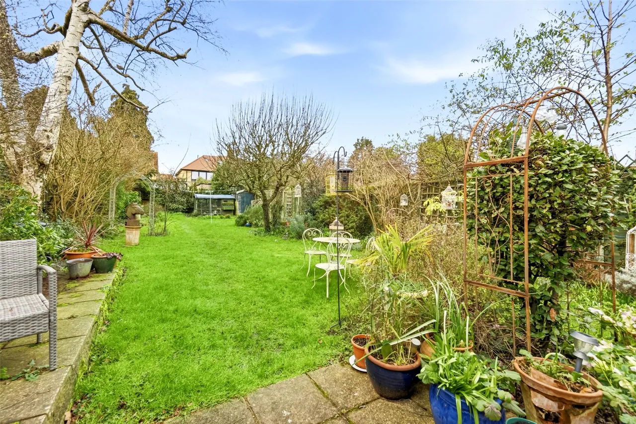 Chestnut Avenue, Hampton, TW12 2NY, photo 2