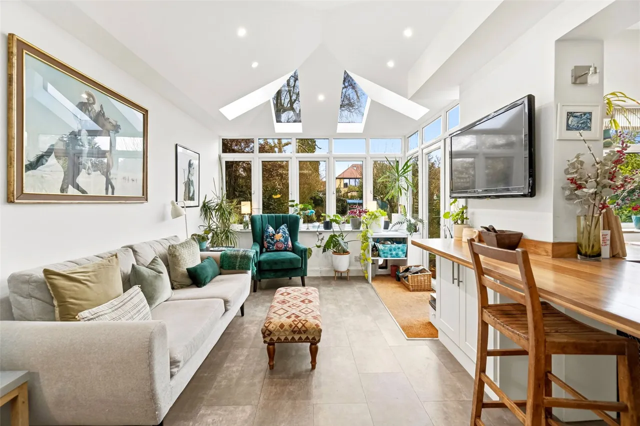 Chestnut Avenue, Hampton, TW12 2NY, photo 6