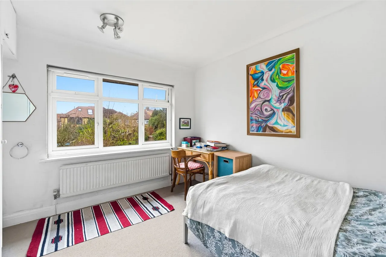 Chestnut Avenue, Hampton, TW12 2NY, photo 12