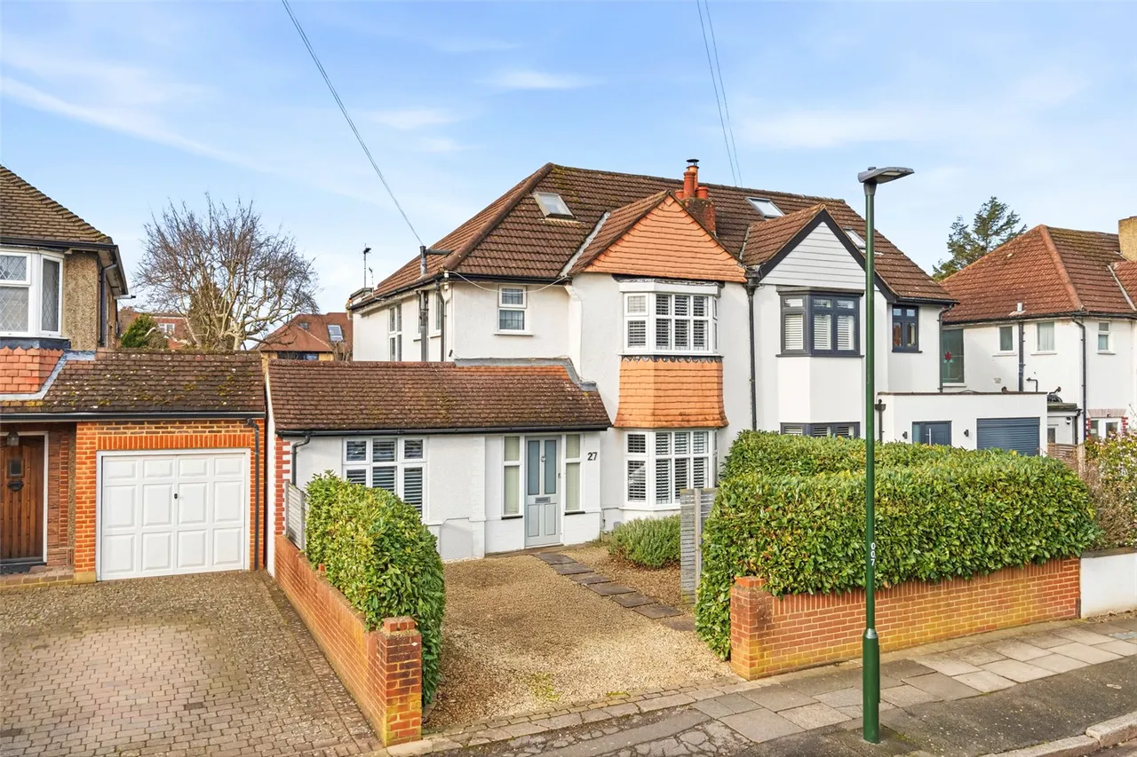 4 bed house for sale — Chestnut Avenue, Hampton, TW12 2NY