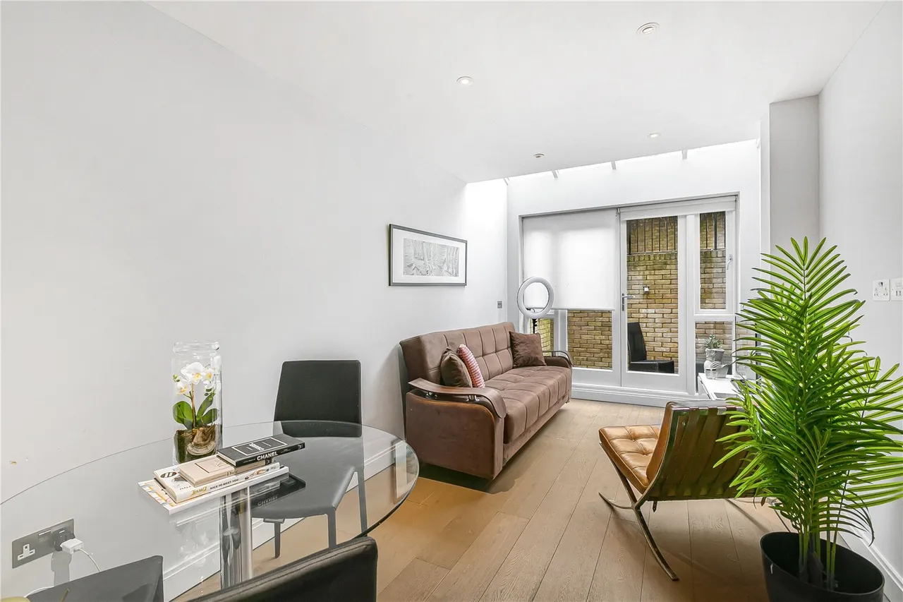 1 bed flat for sale, Fulham Road, Chelsea, SW10