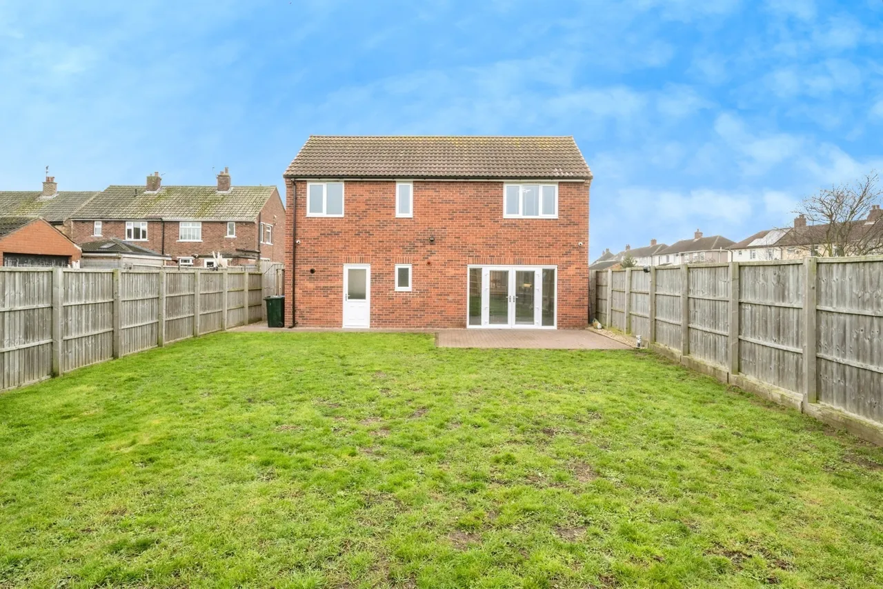 Mayfield Crescent, New Rossington, Doncaster, South Yorkshire, DN11, photo 2