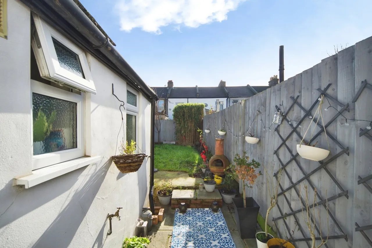 Jedburgh Road, Plaistow, London, E13, photo 16
