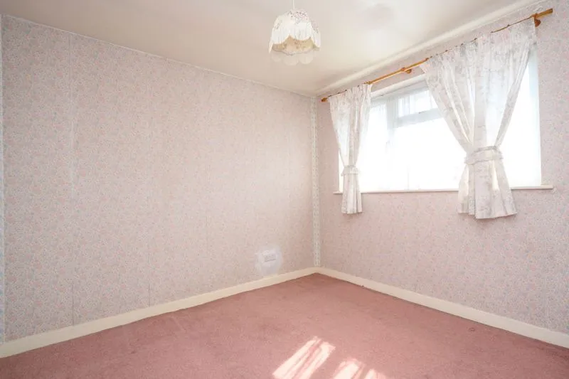 Saxon Road, Walton-On-Thames KT12 3HD, photo 6