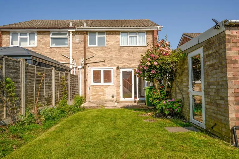Saxon Road, Walton-On-Thames KT12 3HD, photo 9