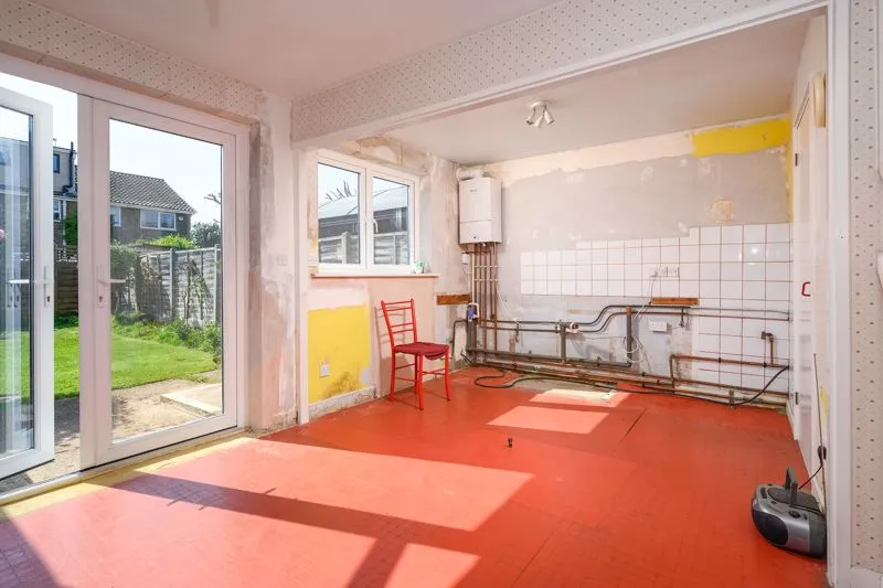 Saxon Road, Walton-On-Thames KT12 3HD, photo 4