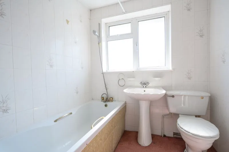 Saxon Road, Walton-On-Thames KT12 3HD, photo 8