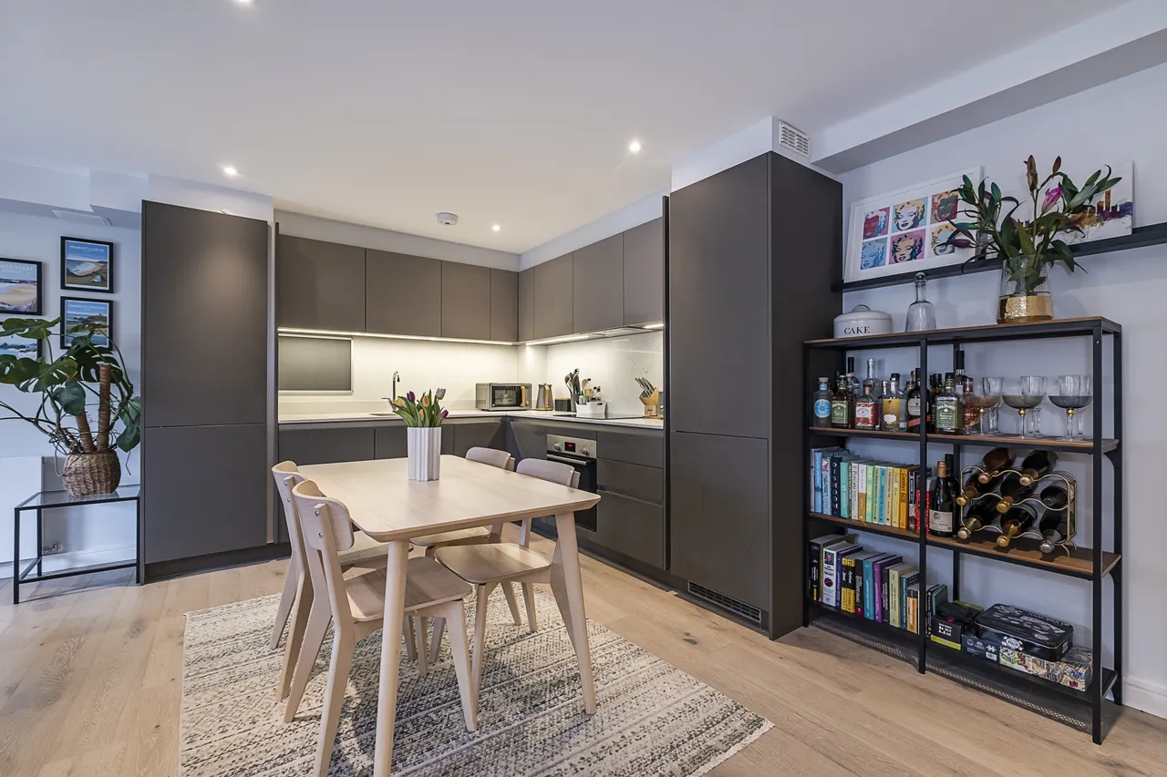 1 bed flat for sale, Aboyne Road, London, SW17