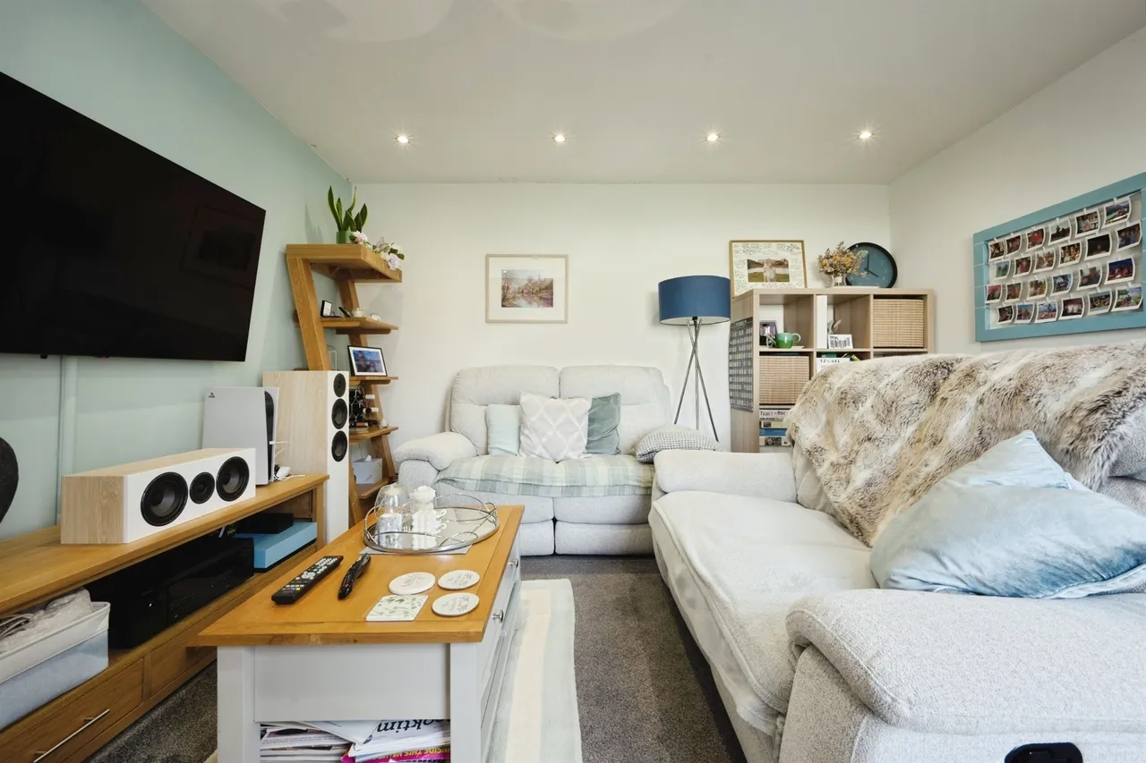Collings Wells Close, Caddington, LU1, photo 3