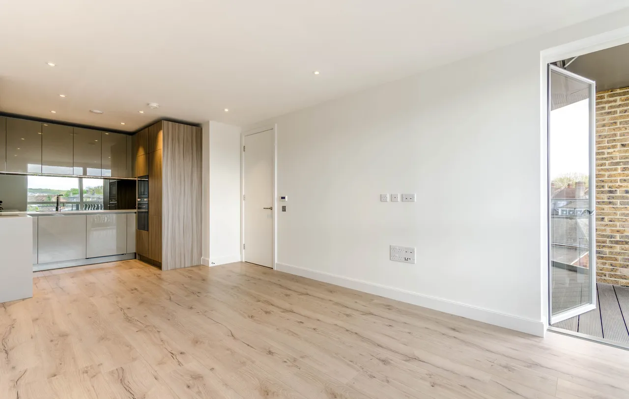 Flat 11, Basset Court, Smithfield Square, High Street, London, photo 2