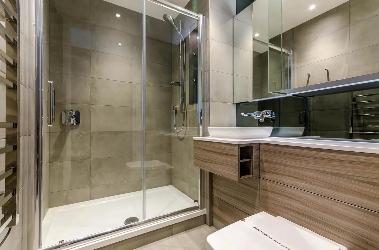 Flat 11, Basset Court, Smithfield Square, High Street, London, photo 8