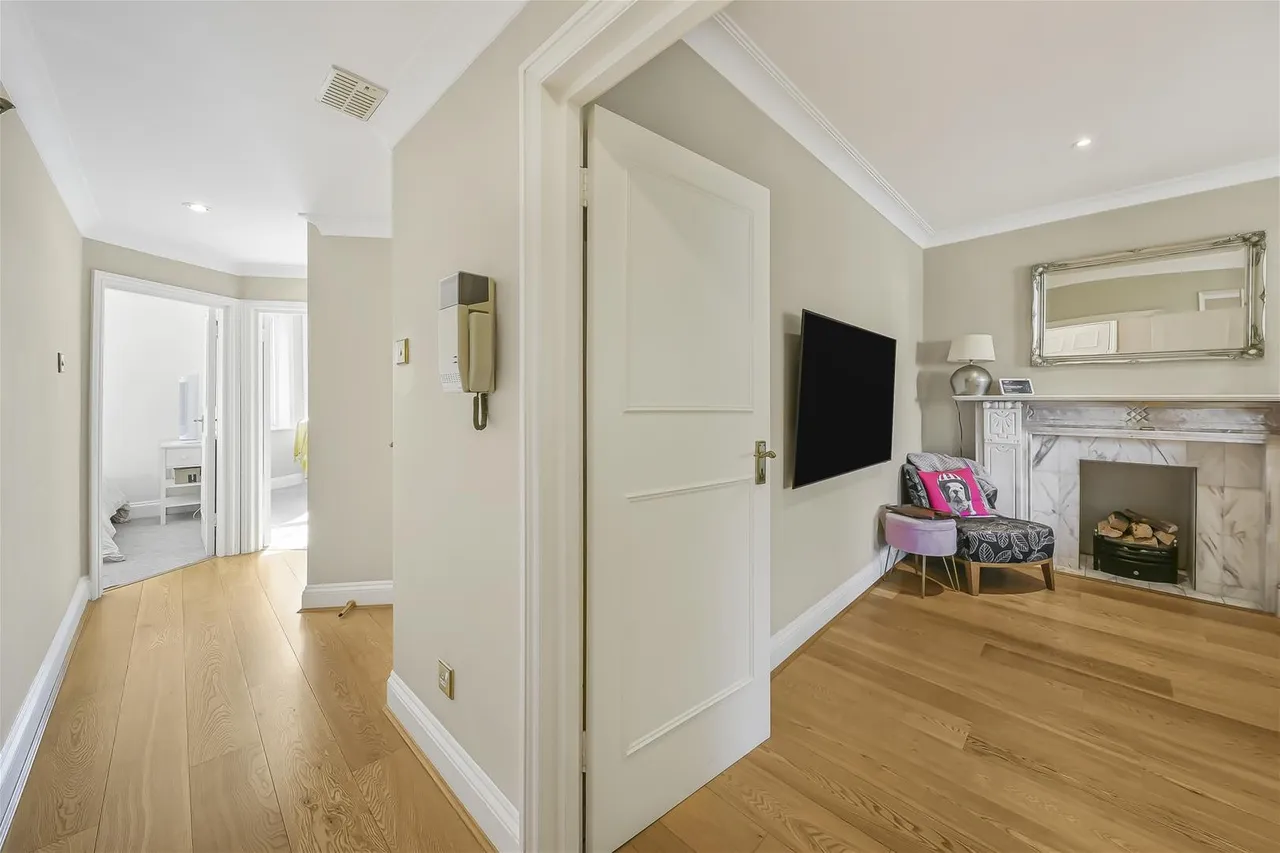Belsize Lane, London, NW3, photo 19