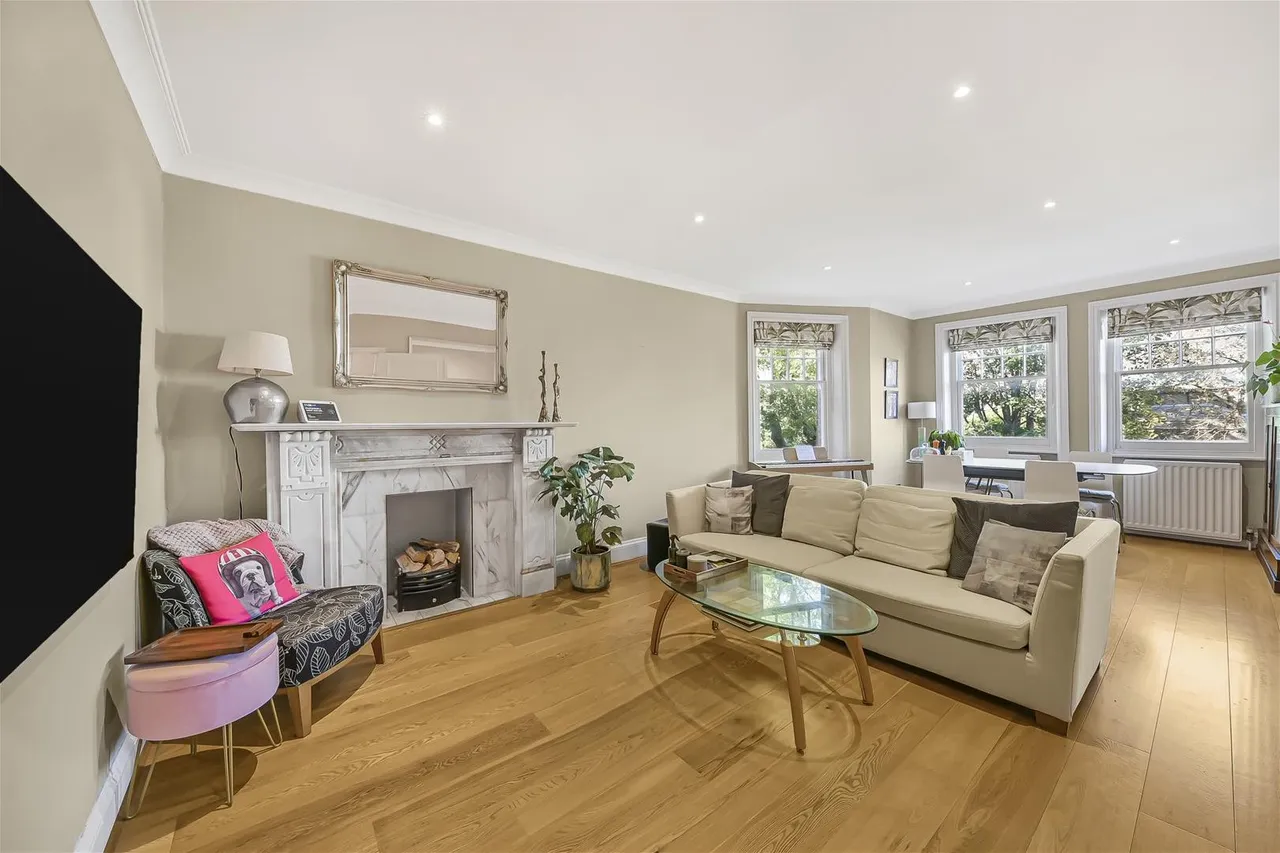 2 bed flat for sale, Belsize Lane, London, NW3