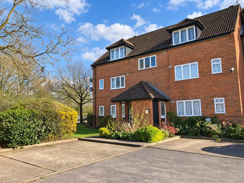 2 bed flat to rent, Springwood Crescent, Edgware, HA8