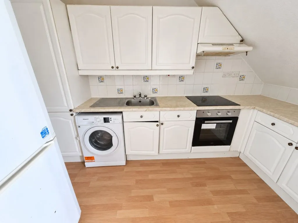 Springwood Crescent, Edgware, HA8, photo 2