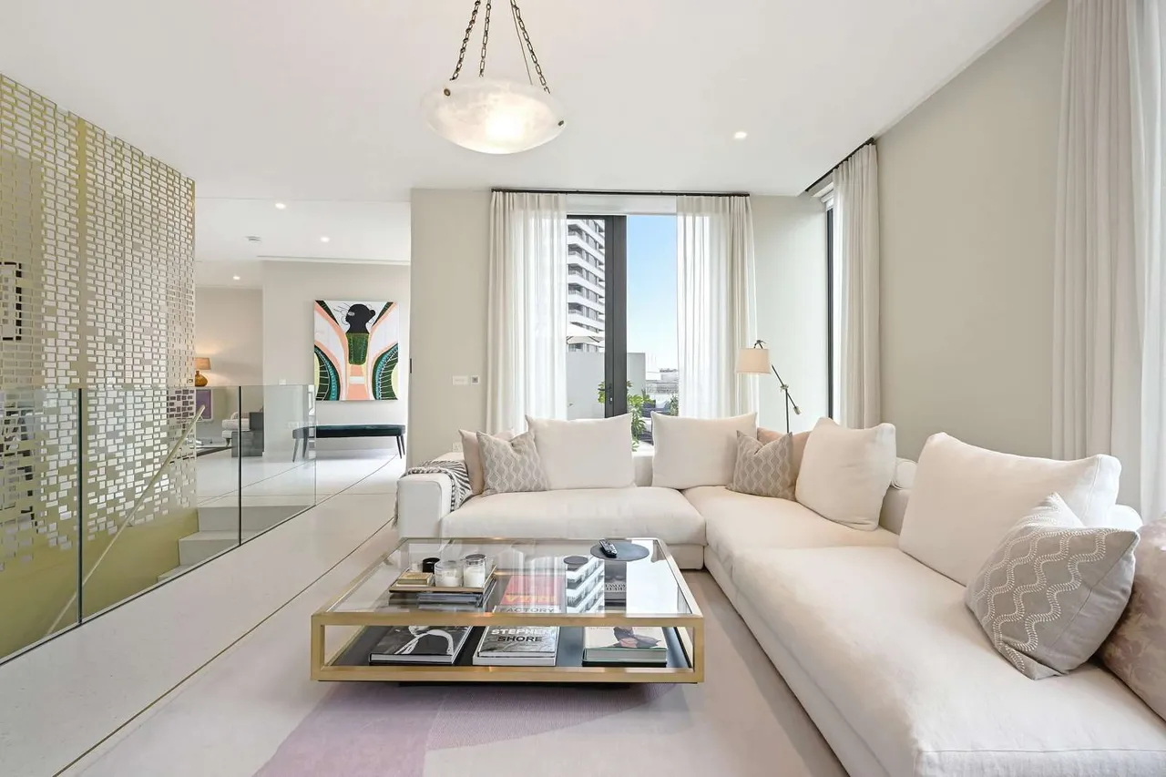2 bed flat to rent, Television Centre, London, W12
