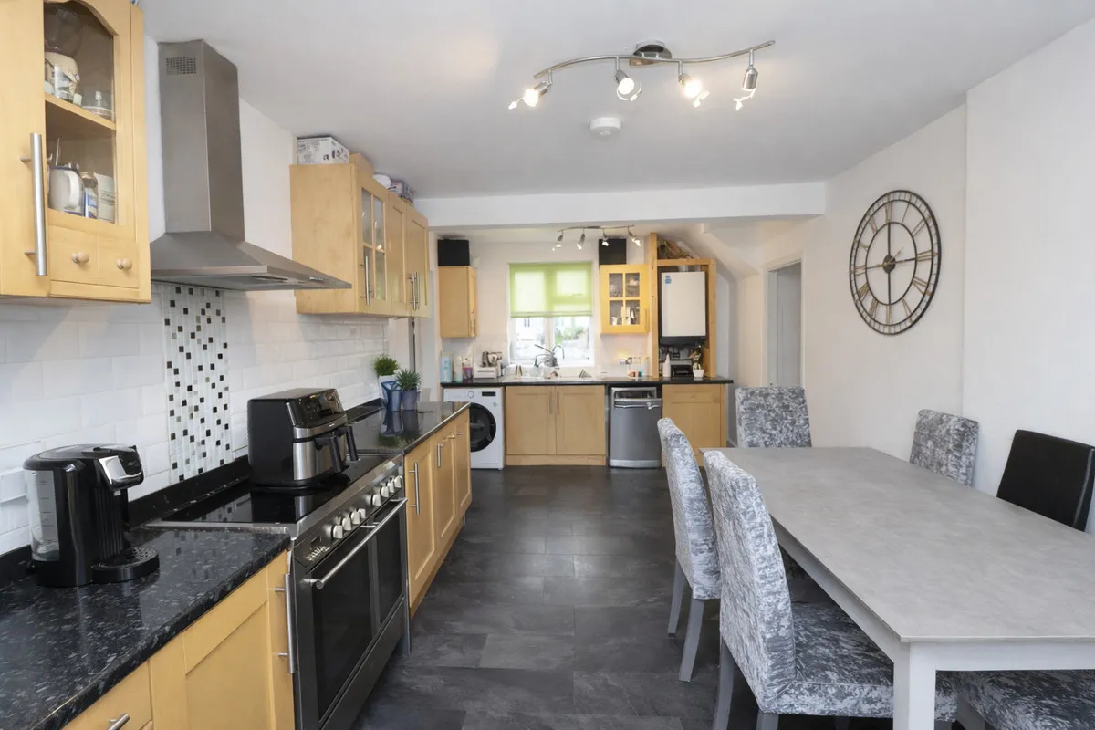 Chase Cross Road, Romford, RM5 3XR, photo 2