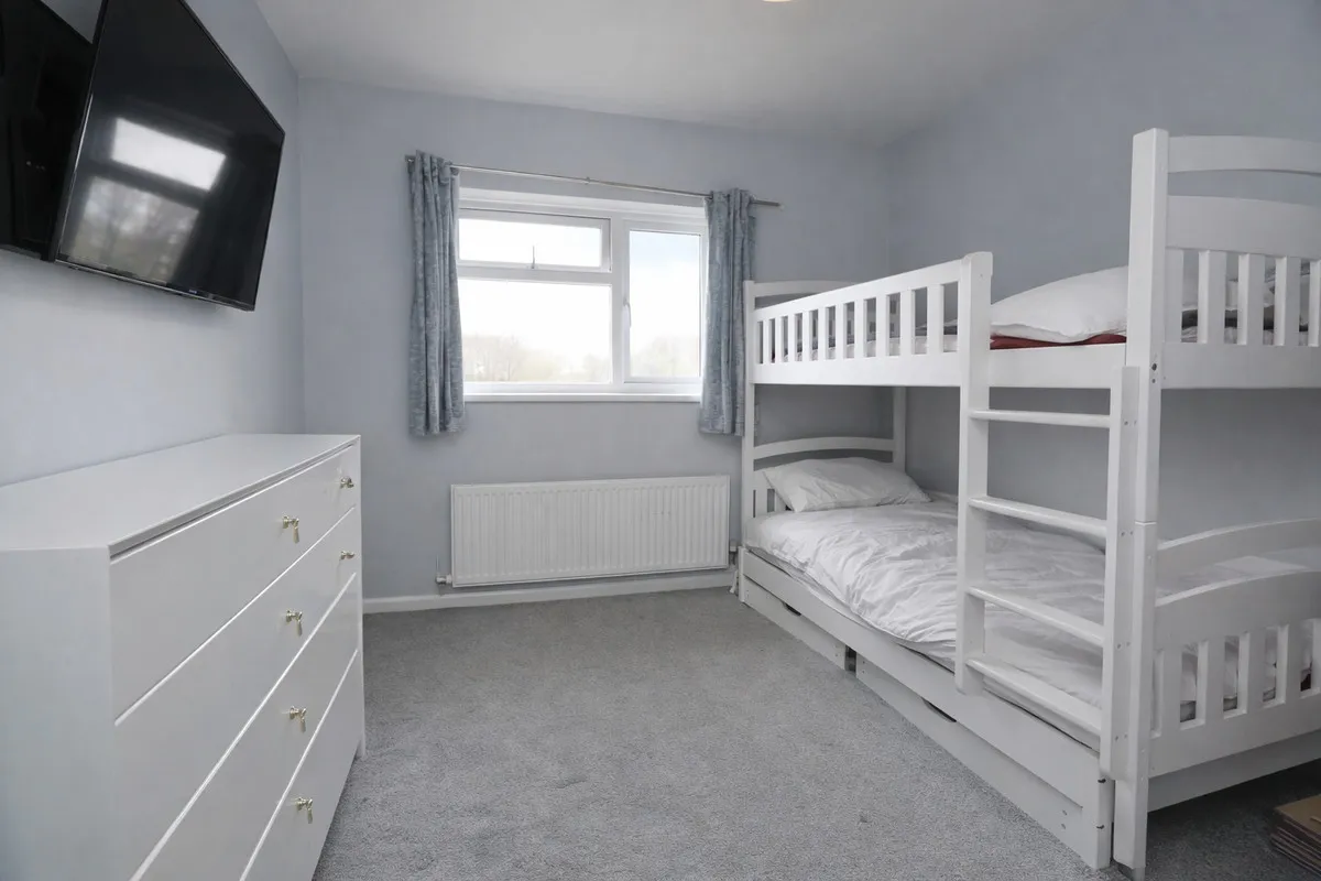 Chase Cross Road, Romford, RM5 3XR, photo 12