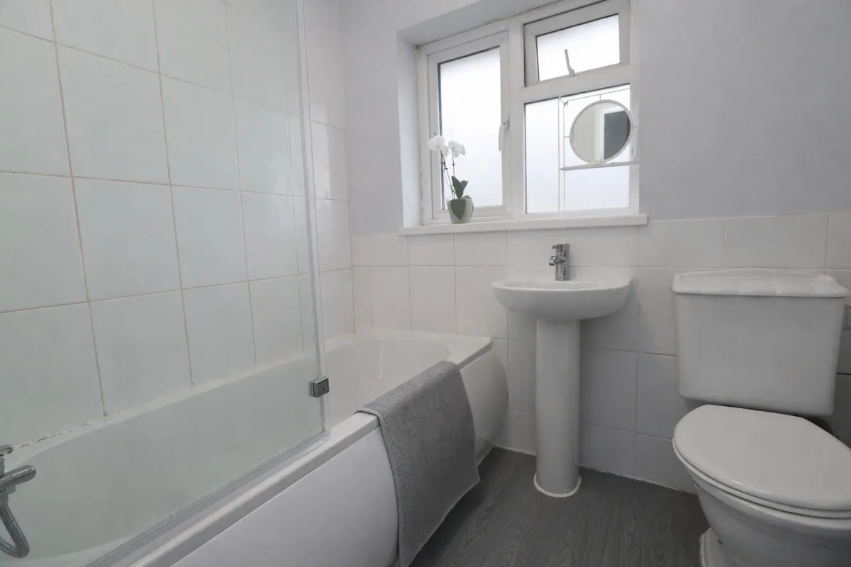 Chase Cross Road, Romford, RM5 3XR, photo 13