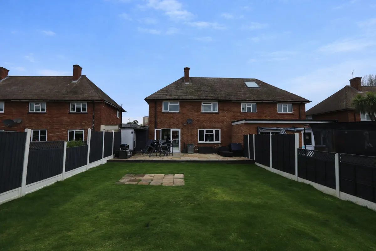 Chase Cross Road, Romford, RM5 3XR, photo 5