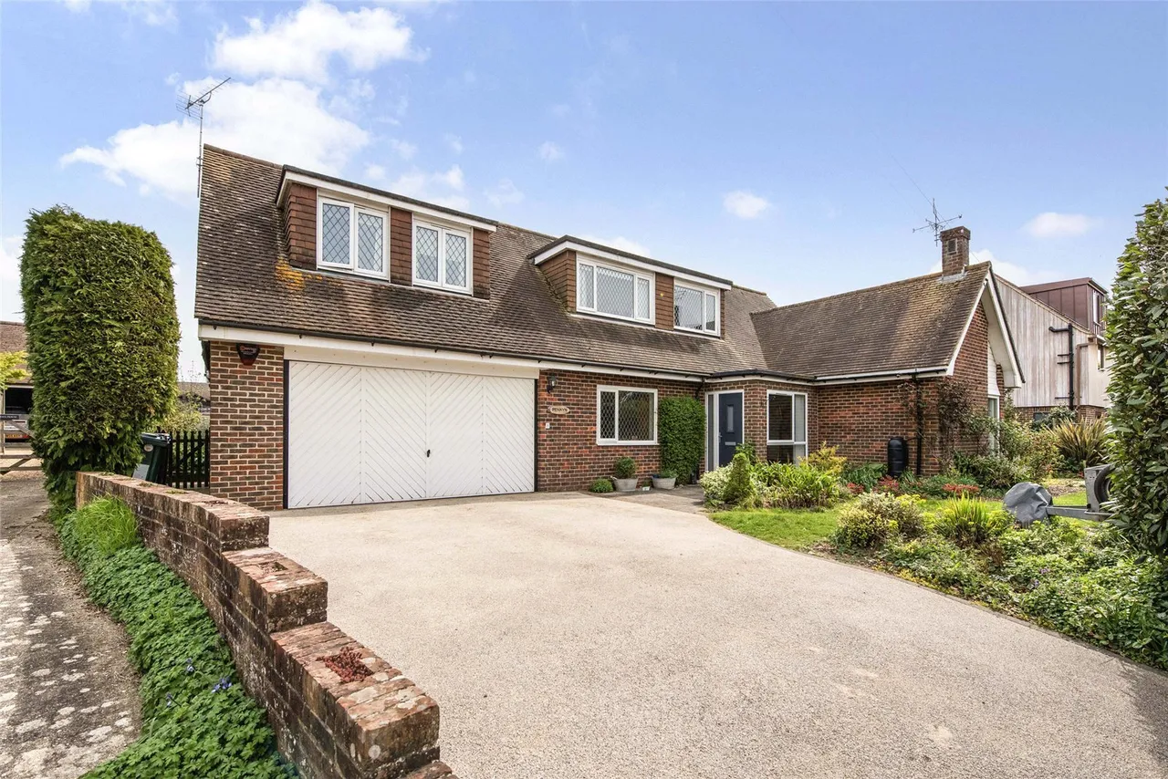 4 bed property for sale, Mill Lane, Chichester, PO19