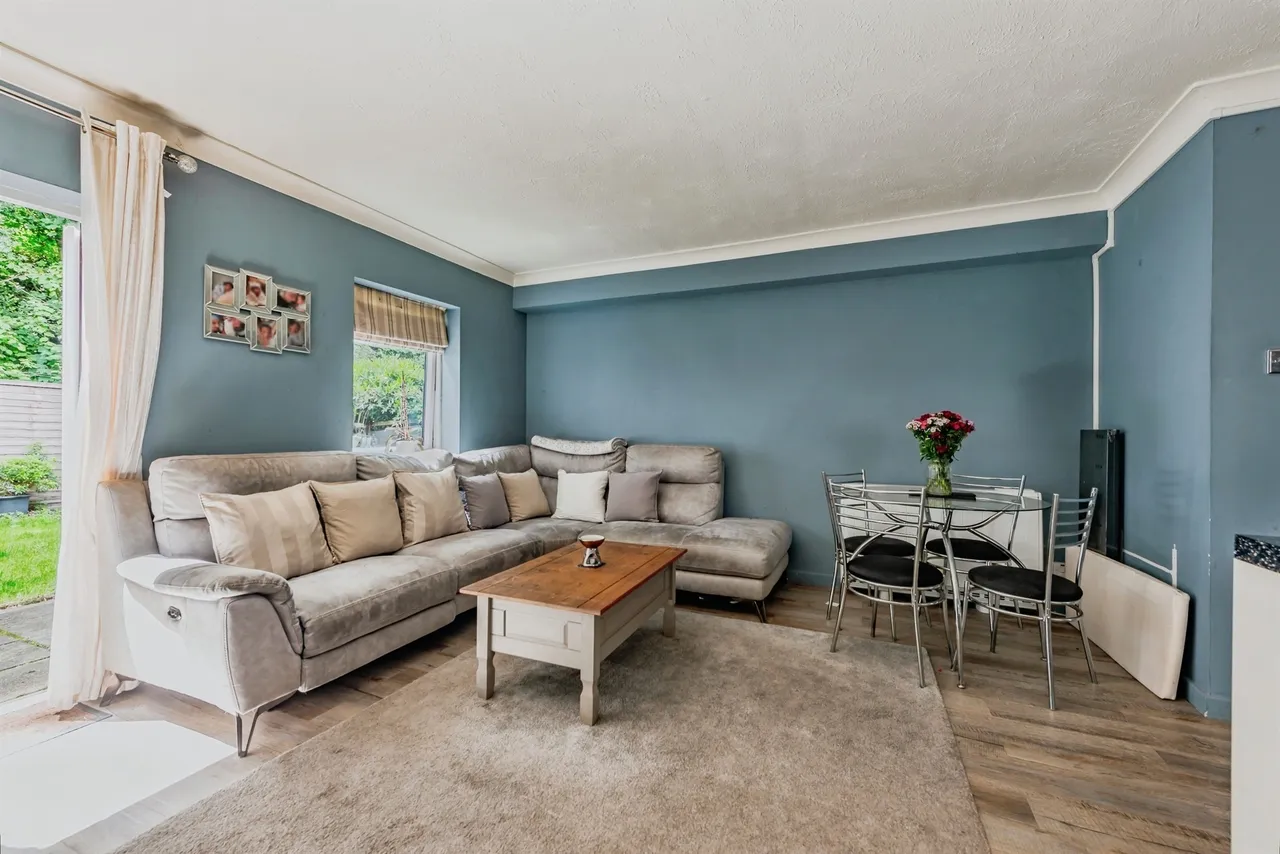 1 bed flat for sale — Holmesdale Road, Reigate