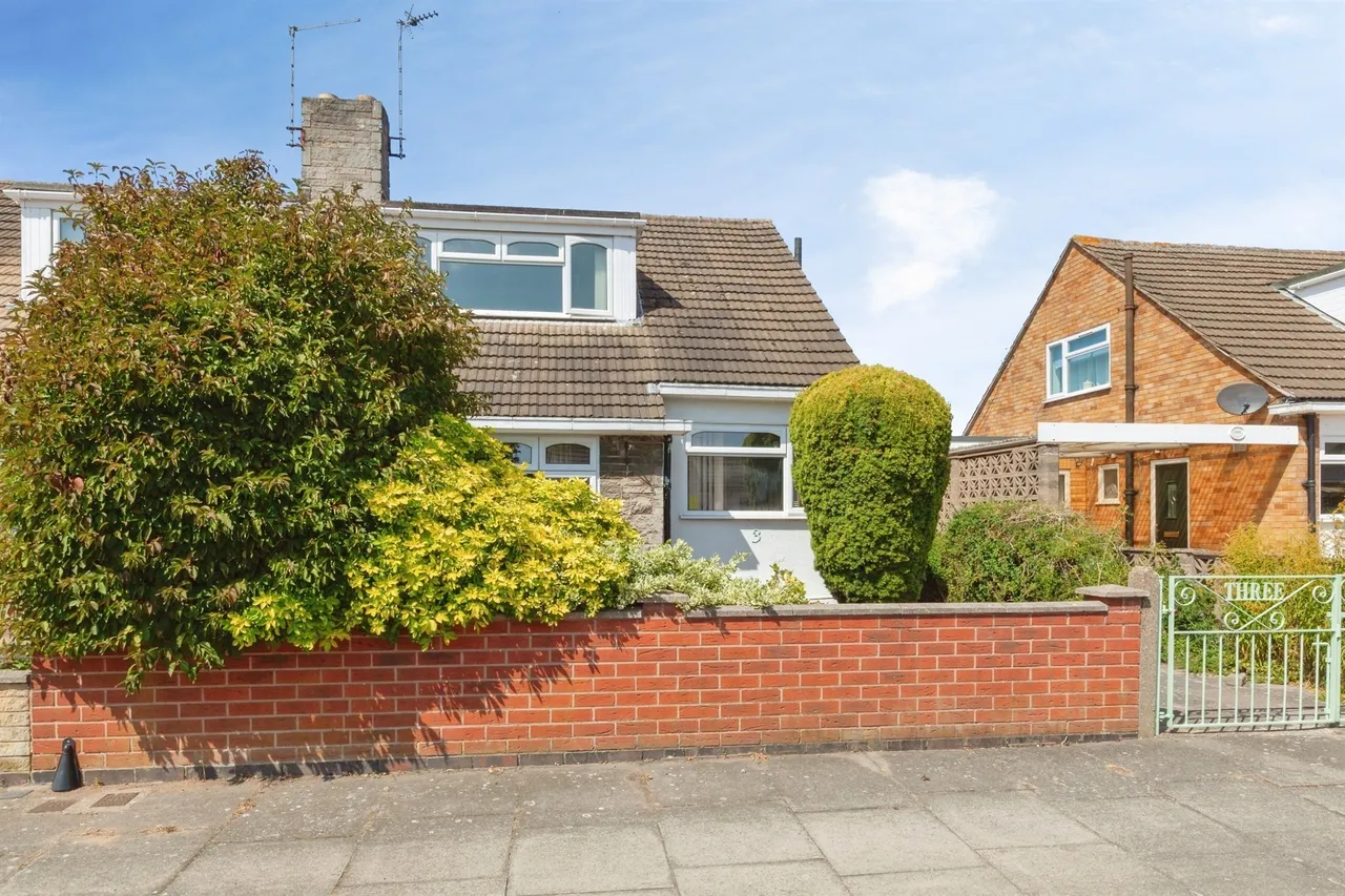 3 bed house for sale — Cheshire Gardens, Leicester