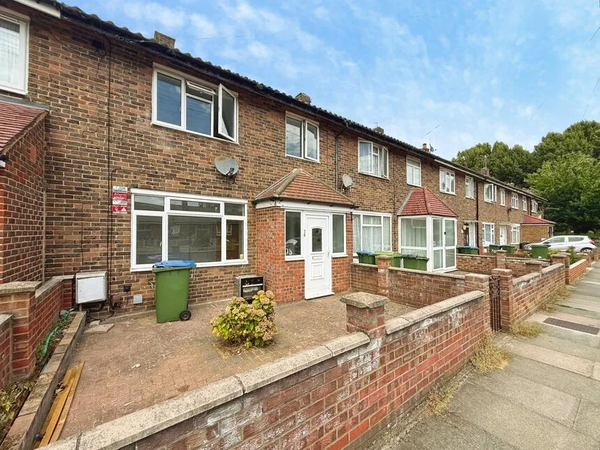 3 bed house for sale — Finchale Road, London, SE2