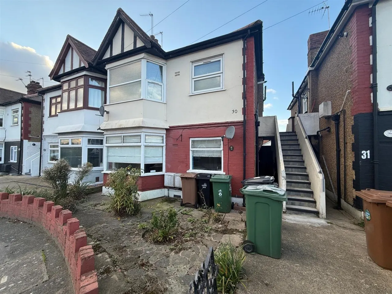 2 bed flat for sale, Hall Gardens, London