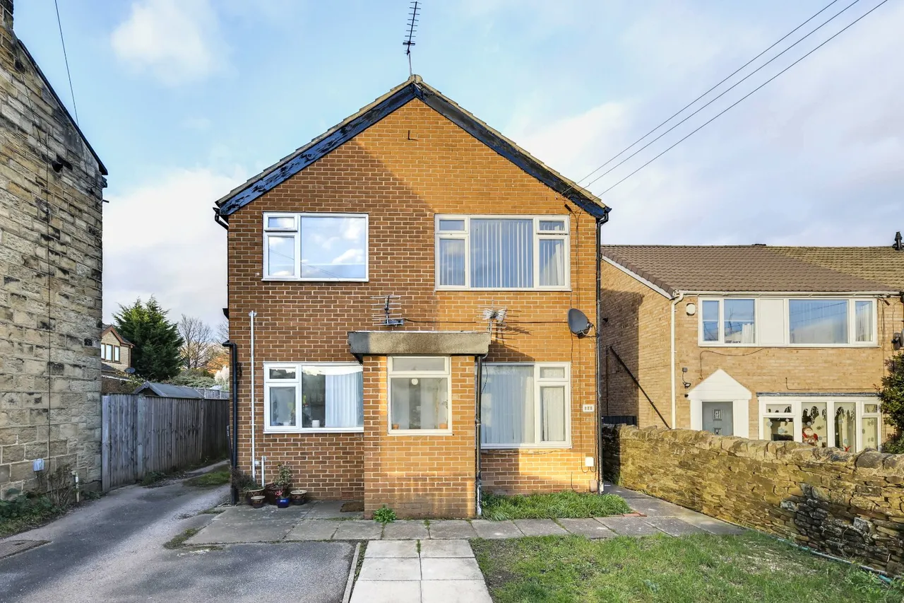 2 bed flat for sale, Valley Road, Pudsey, LS28